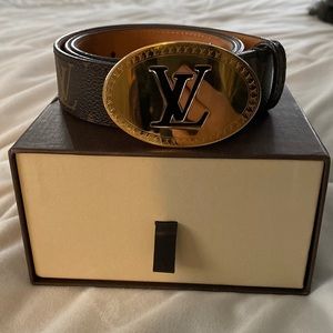 Authentic LV gold round clasp belt